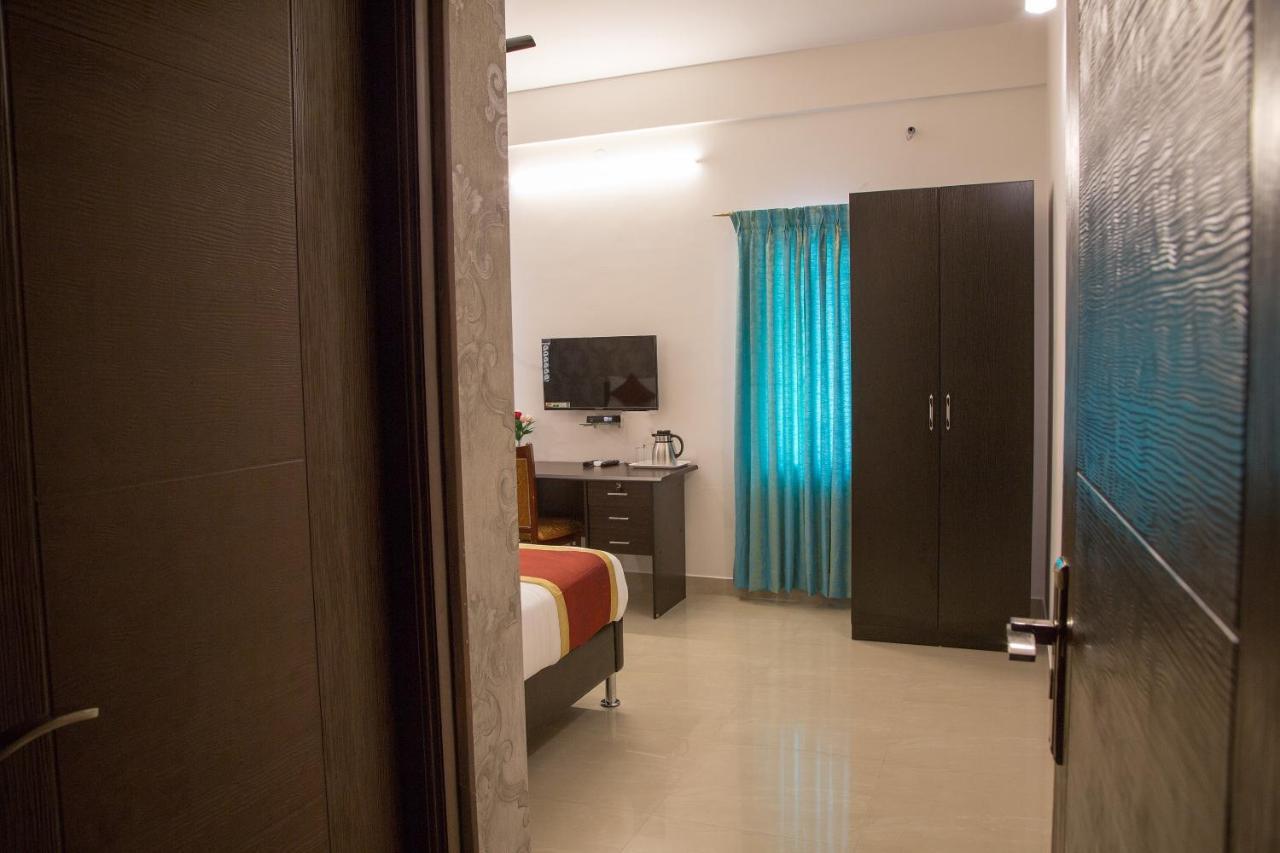Oyo 8737 King Suites バンガロール エクステリア 写真